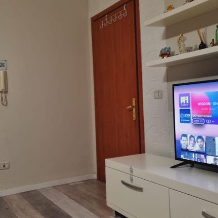 Liqeni Thate, Tirane Apartamento Exterior foto