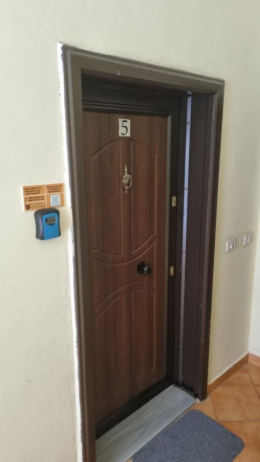 Liqeni Thate, Tirane Apartamento Exterior foto